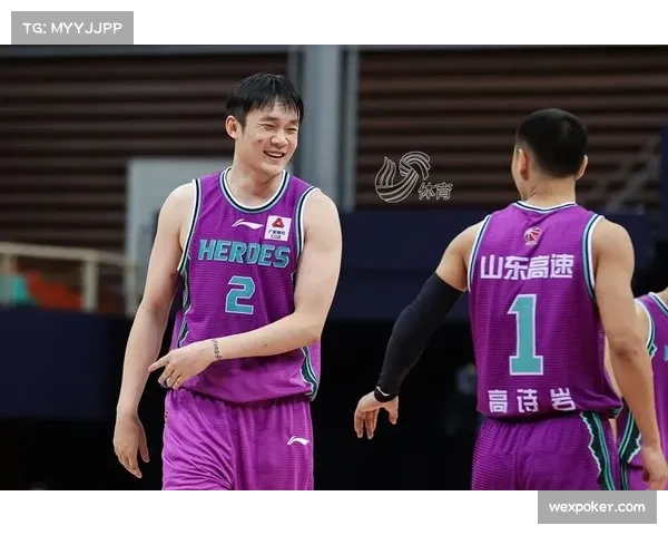 青岛三连胜登顶积分榜 韦瑟斯庞单场56分创赛季新高